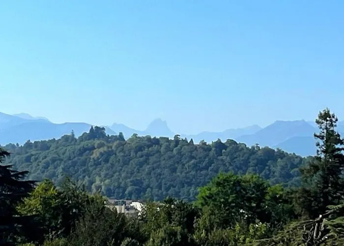 Pau Centre Vue Sur Les Pyrenees Pour 2 Nuits Au Minimum